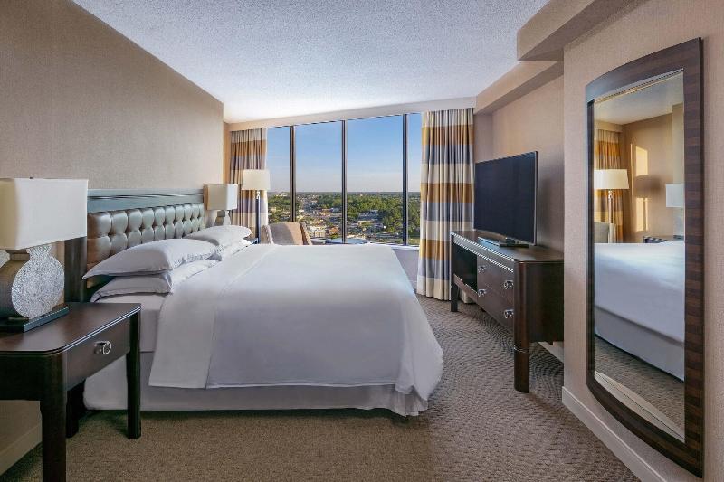 Sheraton Greensboro at Four Seasons image