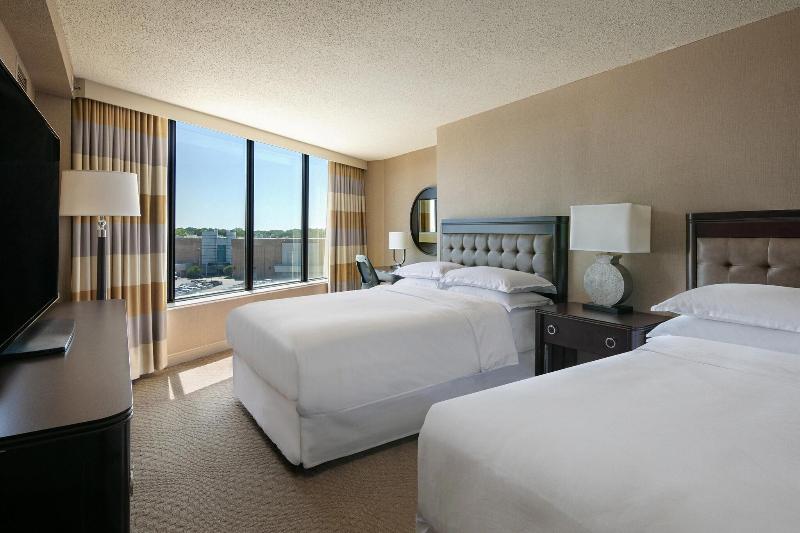 Sheraton Greensboro at Four Seasons image