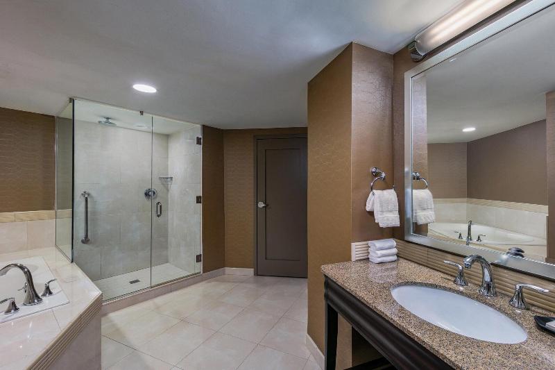 Sheraton Greensboro at Four Seasons image