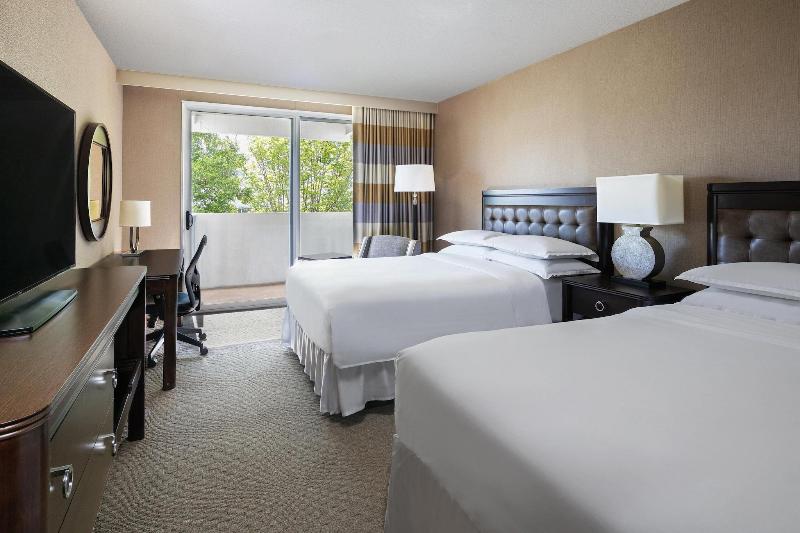 Sheraton Greensboro at Four Seasons image