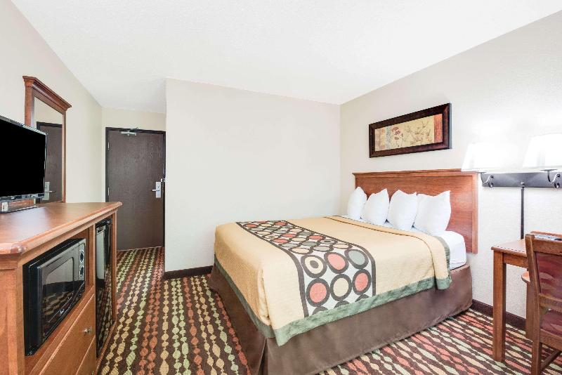Super 8 by Wyndham Grand Forks