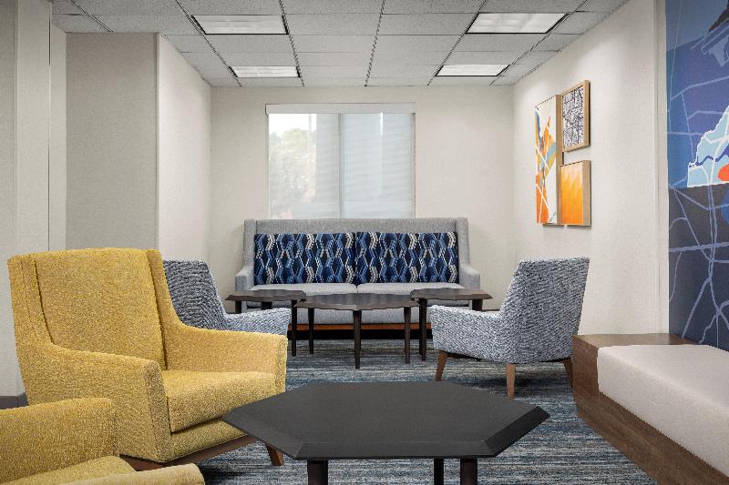 Holiday Inn Express Hotel & Suites Greensboro - Ai image