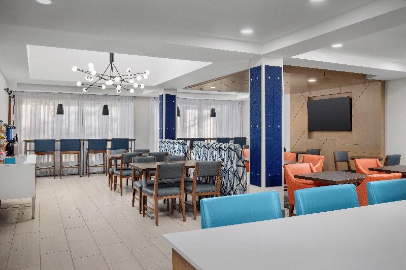 Holiday Inn Express Hotel & Suites Greensboro - Ai image
