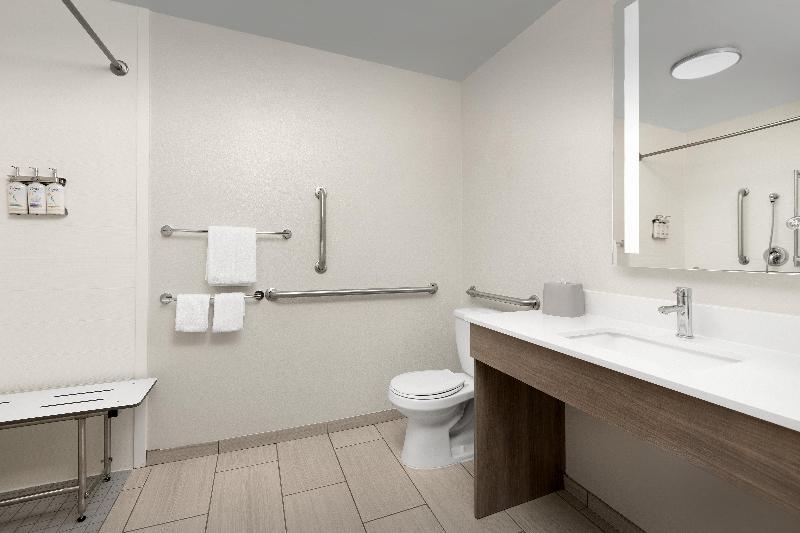Holiday Inn Express Hotel & Suites Greensboro - Ai image