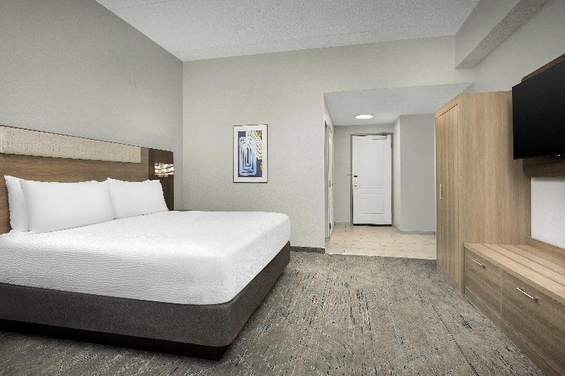 Holiday Inn Express Hotel & Suites Greensboro - Ai image