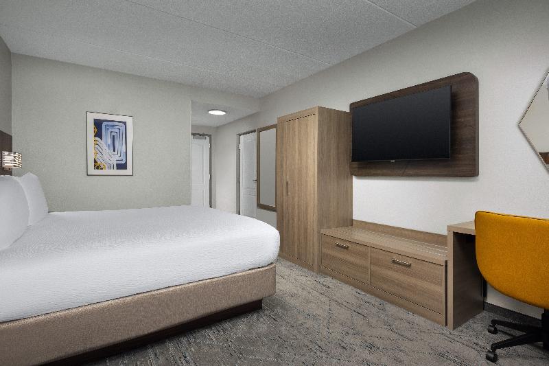 Holiday Inn Express Hotel & Suites Greensboro - Ai image