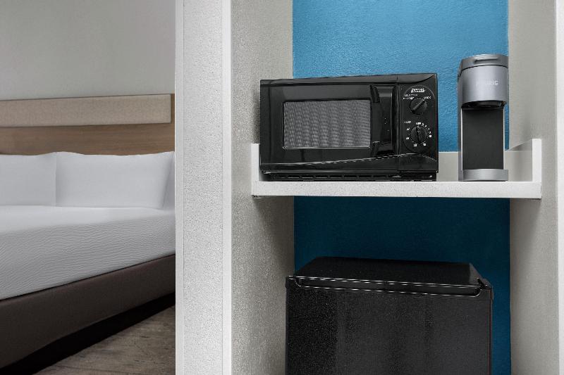 Holiday Inn Express Hotel & Suites Greensboro - Ai image