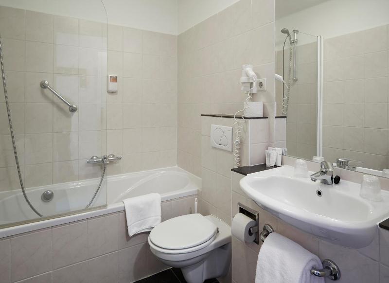 Hotel Mastbosch Breda image