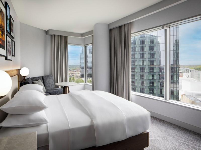 DOUBLE EXECUTIVE KING BED