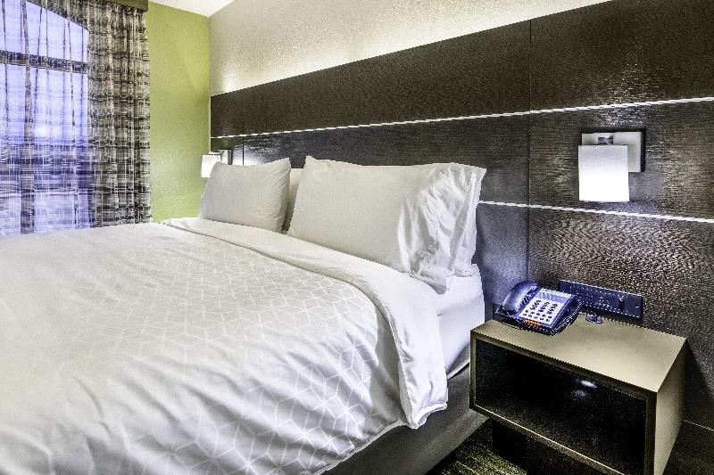 Holiday Inn Express & Suites Longview North 5