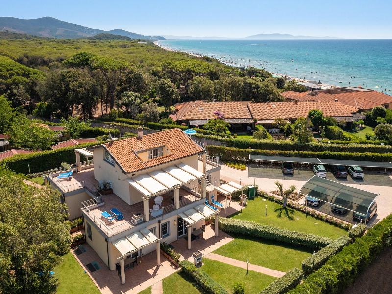 Camping Village Baia Azzurra Club image