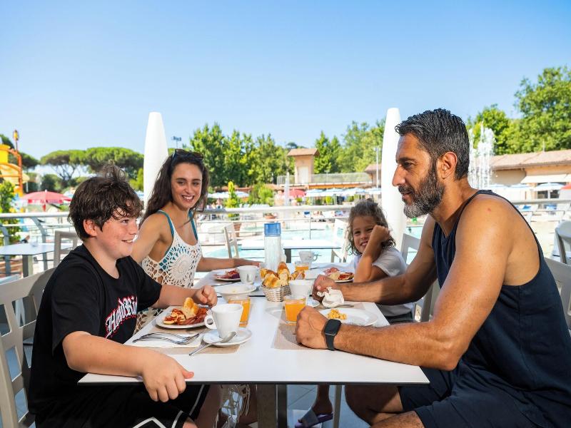 Camping Village Baia Azzurra Club image