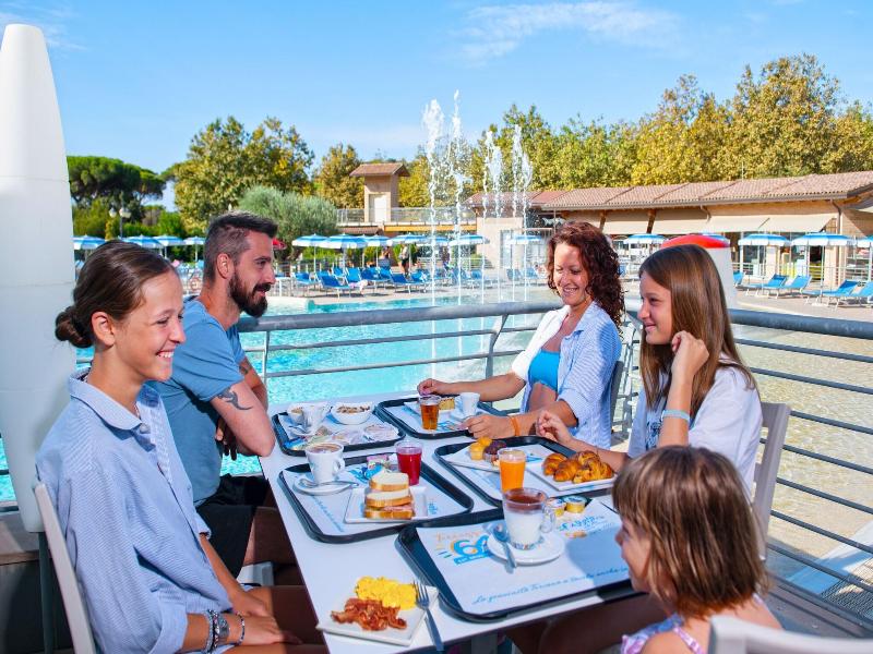 Camping Village Baia Azzurra Club image