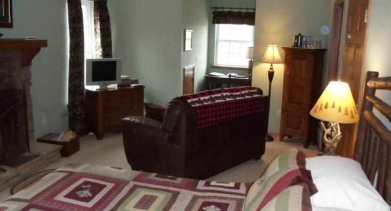 Long Mountain Lodge B&B image