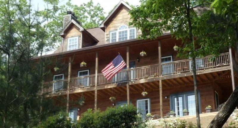 Long Mountain Lodge B&B image