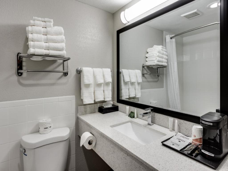 Days Inn & Suites by Wyndham Spokane image