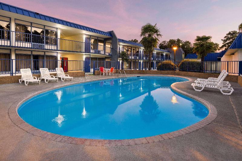 Days Inn By Wyndham Mccomb Ms image