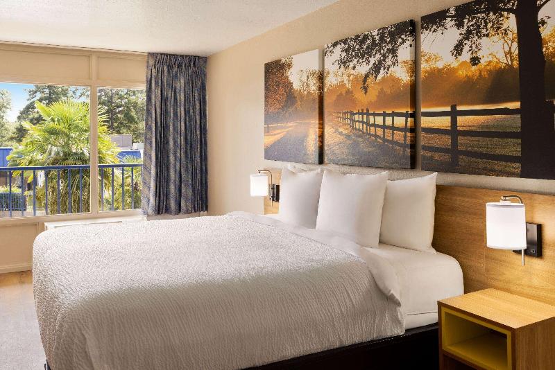 Days Inn By Wyndham Mccomb Ms image