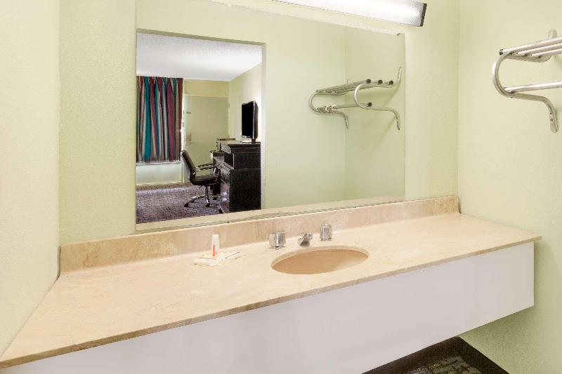 Days Inn By Wyndham Mccomb Ms image
