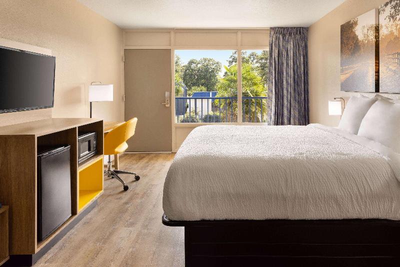 Days Inn By Wyndham Mccomb Ms image