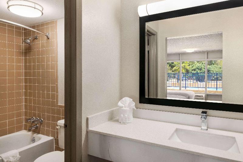 Days Inn By Wyndham Mccomb Ms image