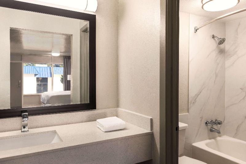 Days Inn By Wyndham Mccomb Ms image