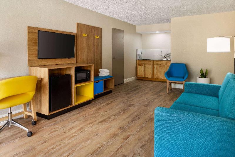 Days Inn By Wyndham Mccomb Ms image