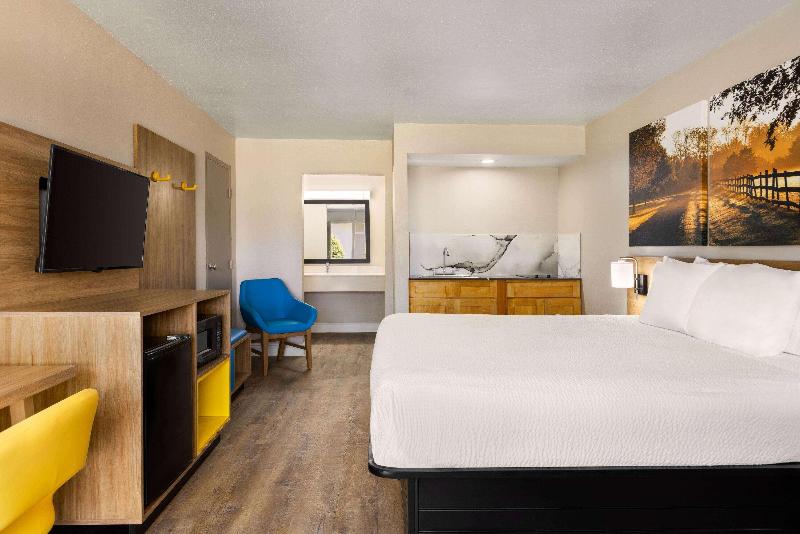 Days Inn By Wyndham Mccomb Ms image