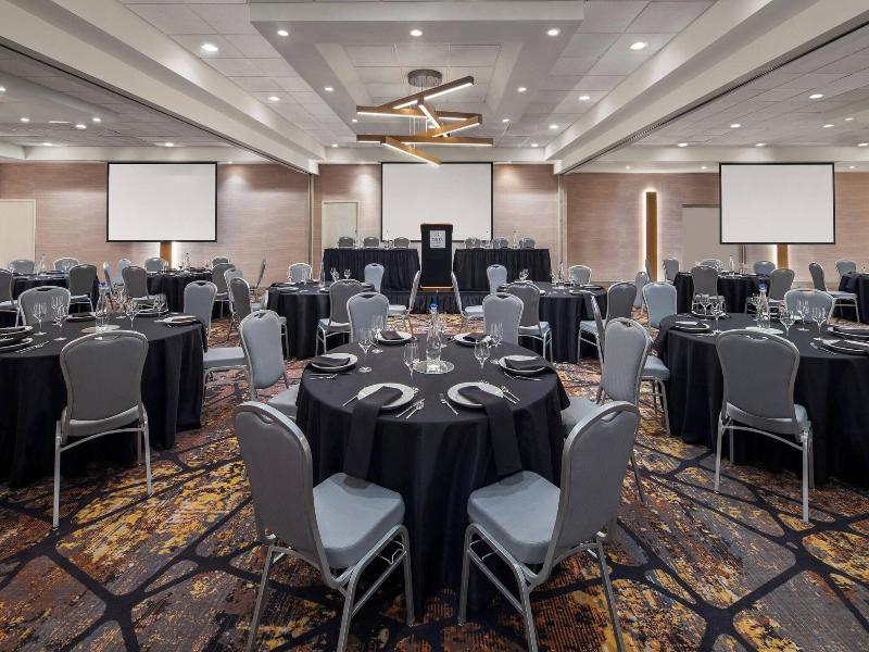 Ramada Plaza by Wyndham Green Bay image