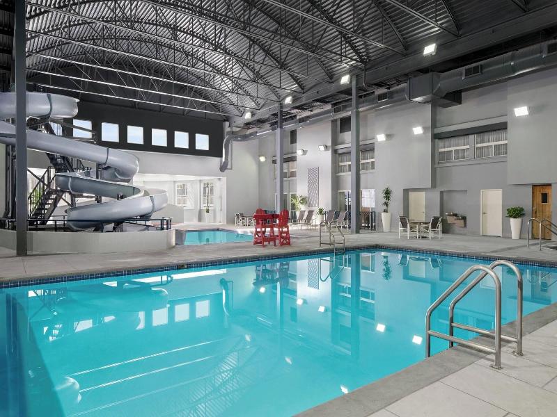 Ramada Plaza by Wyndham Green Bay image