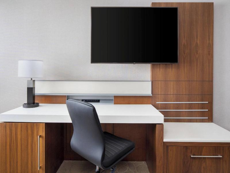 Ramada Plaza by Wyndham Green Bay image