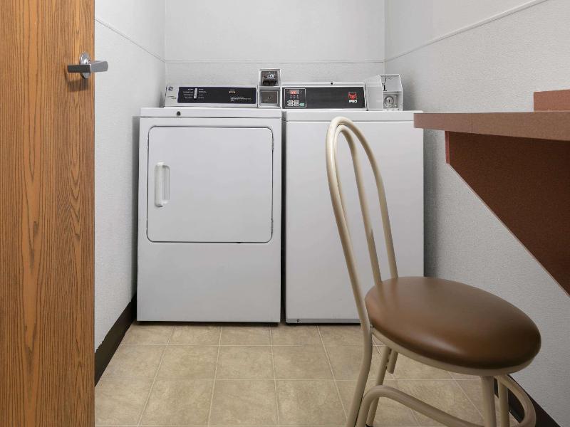 Super 8 by Wyndham Grapevine/DFW Airport Northwest image