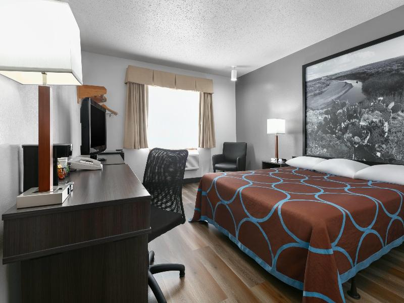 Super 8 by Wyndham Grapevine/DFW Airport Northwest image