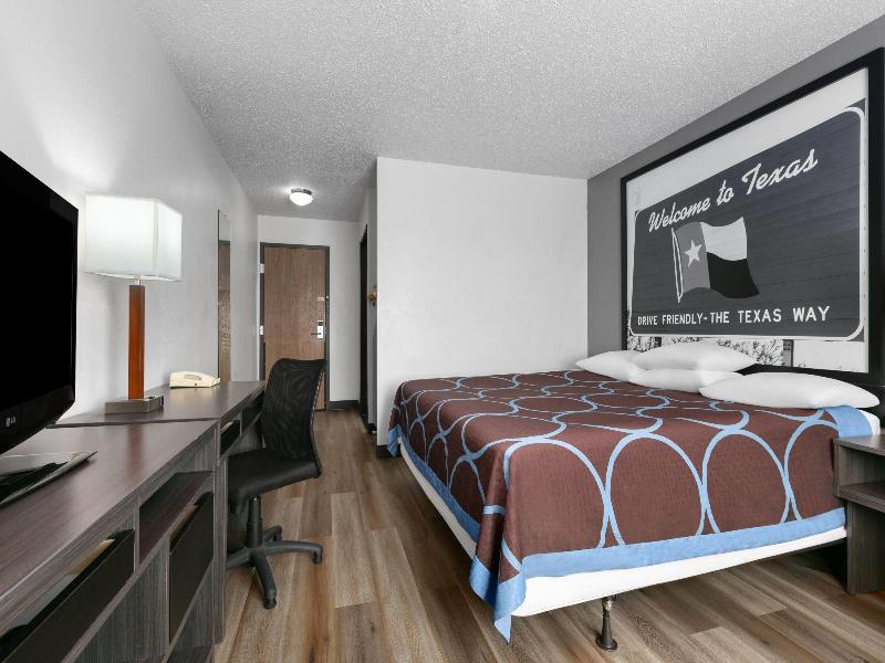 Super 8 by Wyndham Grapevine/DFW Airport Northwest image