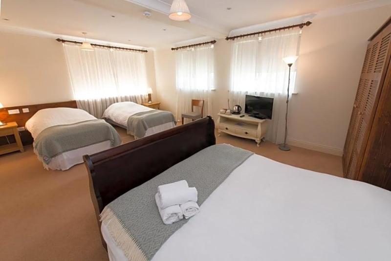 Connemara Lake Hotel image