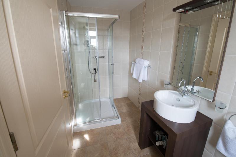 Connemara Lake Hotel image