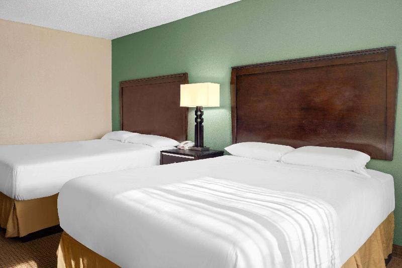 Travelodge By Wyndham Gaylord image