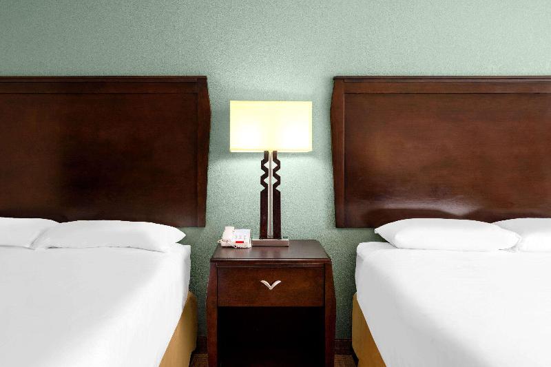 Travelodge By Wyndham Gaylord image