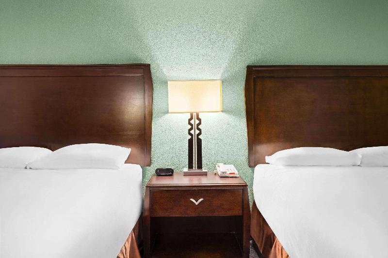 Travelodge By Wyndham Gaylord image
