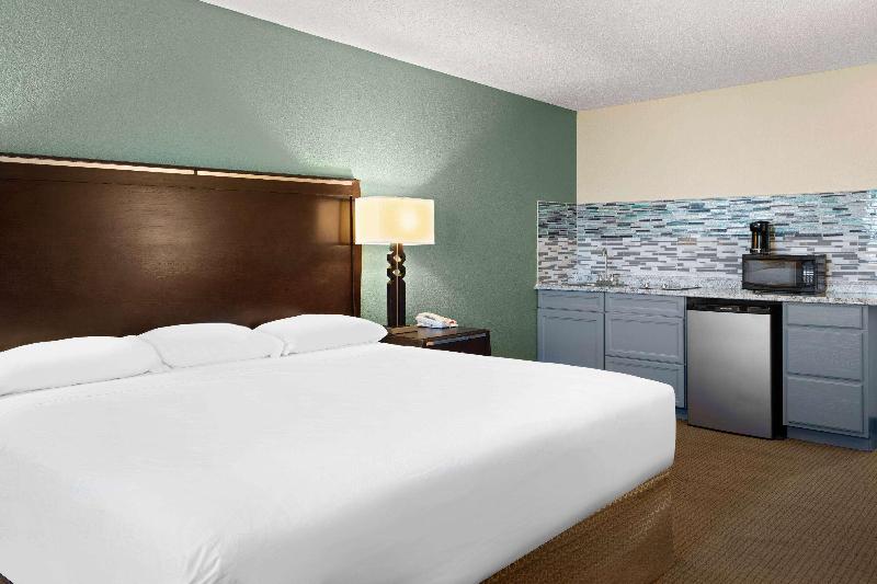 Travelodge By Wyndham Gaylord image