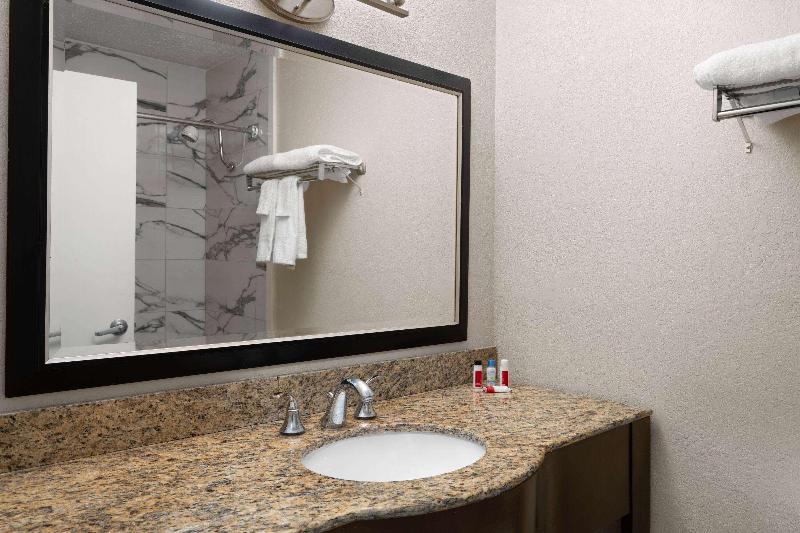 Travelodge By Wyndham Gaylord image