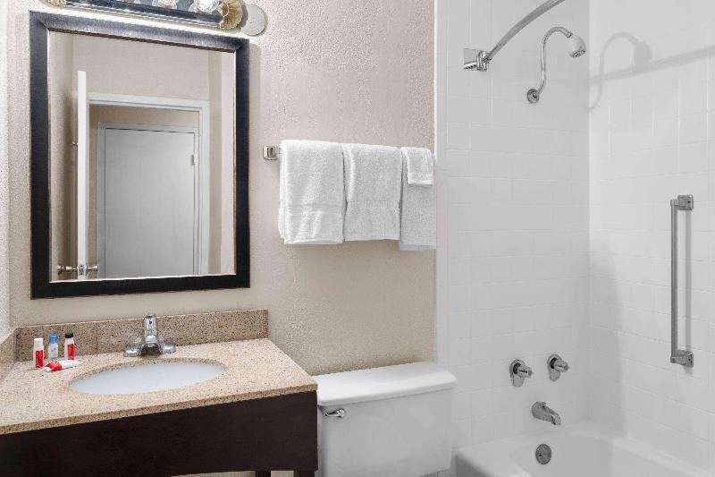 Travelodge By Wyndham Gaylord image