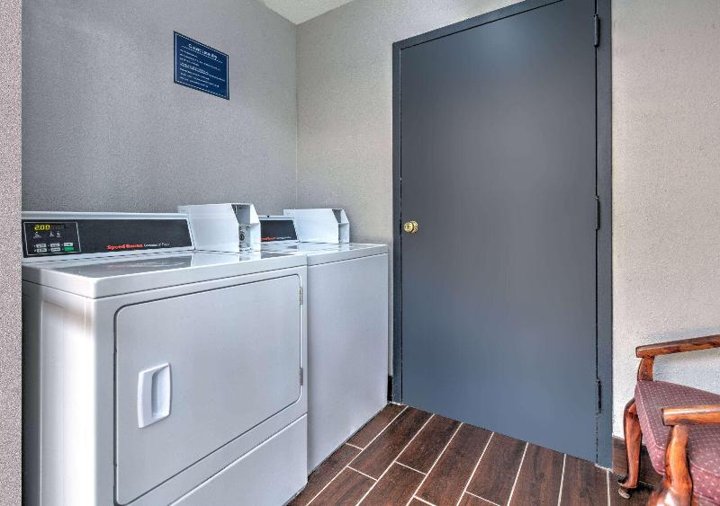 Days Inn By Wyndham Greenville Ms image