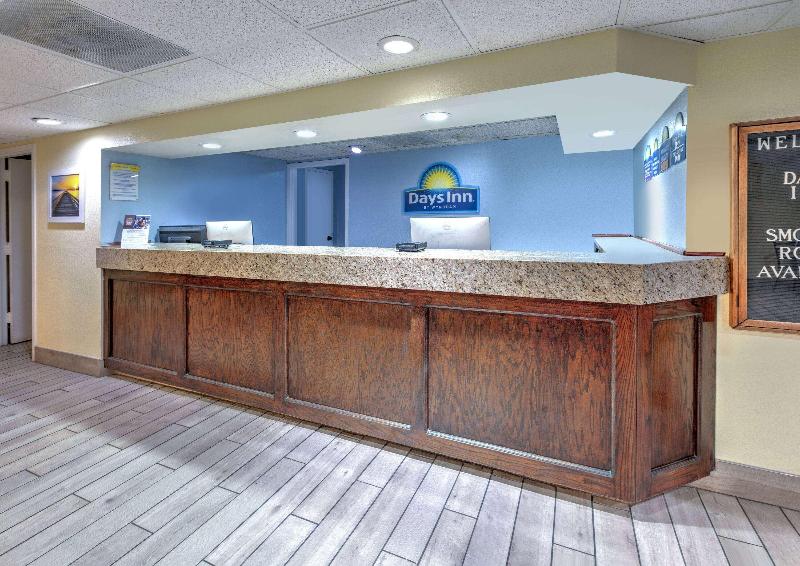 Days Inn By Wyndham Greenville Ms image