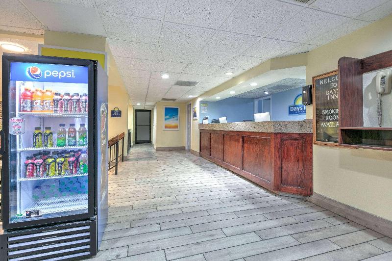 Days Inn By Wyndham Greenville Ms image