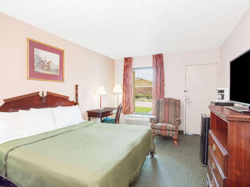 Days Inn By Wyndham Greenville Ms image