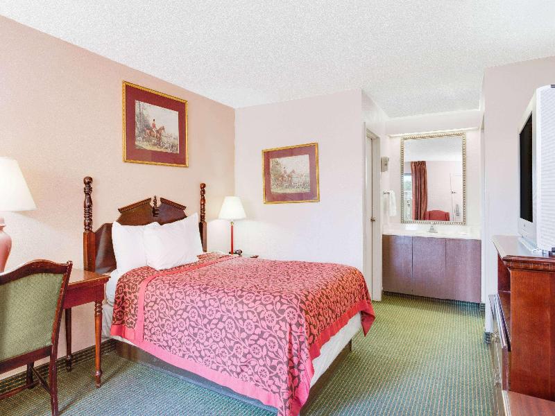 Days Inn By Wyndham Greenville Ms image