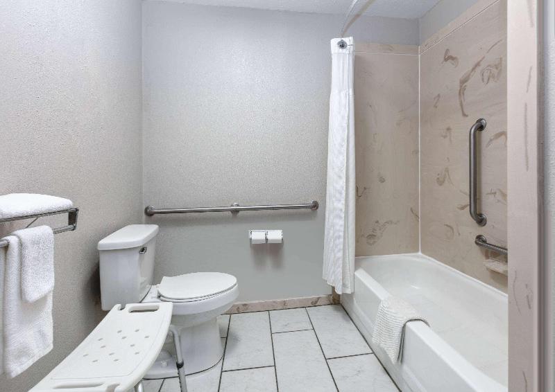 Days Inn By Wyndham Greenville Ms image