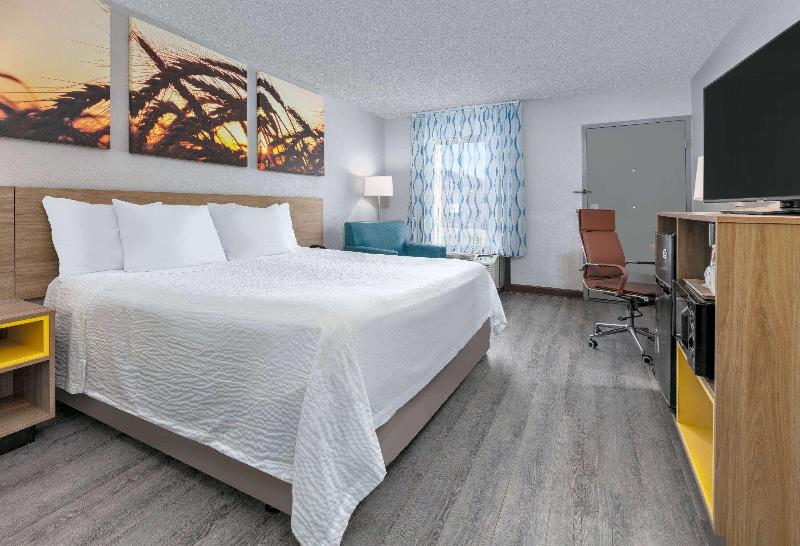 Days Inn By Wyndham Greenville Ms image