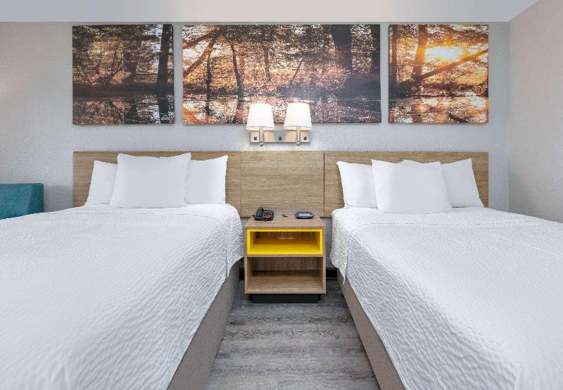 Days Inn By Wyndham Greenville Ms image